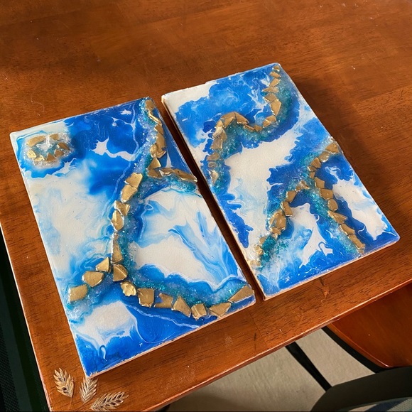 Geode resin wall art in wood & energetic crystals for attracting positive energy - Picture 2 of 16